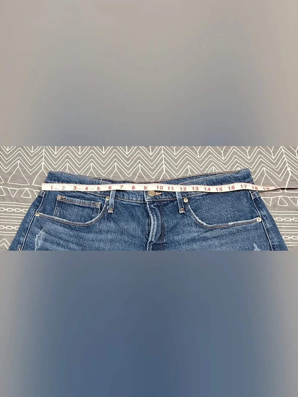 Good American Cutoff Distressed Denim Shorts Size 14/32
